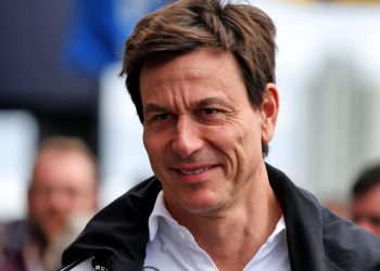 Toto Wolff delivers Mercedes instruction after Ferrari catastrophe
